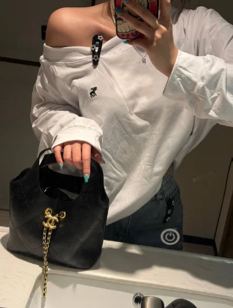 샤넬 카프스킨 골드 메탈 스몰 쇼핑백 AS6132B2333294305