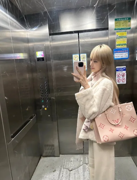 루이비통 온더고 PM M21575 백
