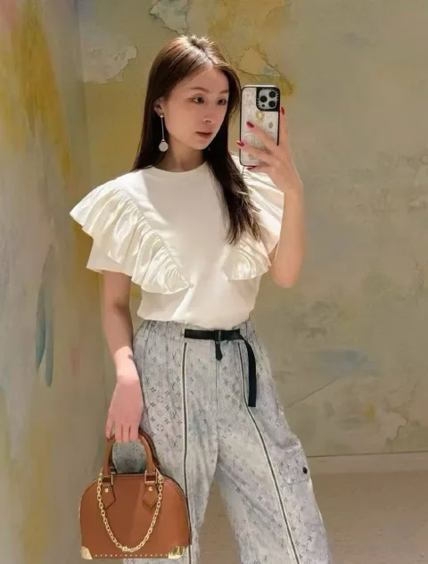 루이비통 러플 트림 반팔 티셔츠 1AK0PX