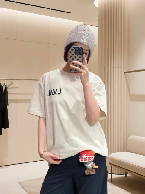 루이비통 엠브로이더드 시그니처 반팔 티셔츠 1AJVQS