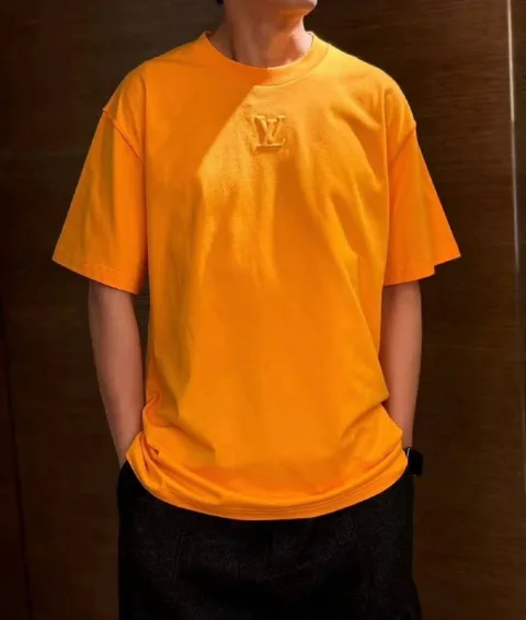 루이비통 엠보스드 LV 반팔 티셔츠 1AJAYK (5 COLOR)