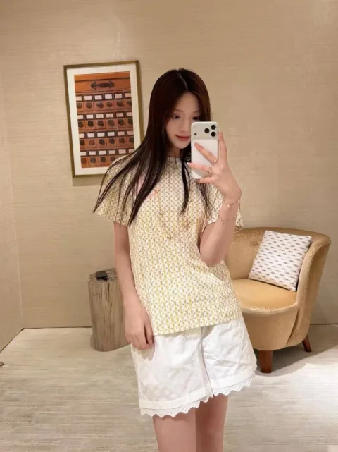 루이비통 모노그램 스트라이프 반팔 티셔츠 1AK0GL
